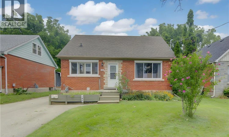 104 Mausser Avenue