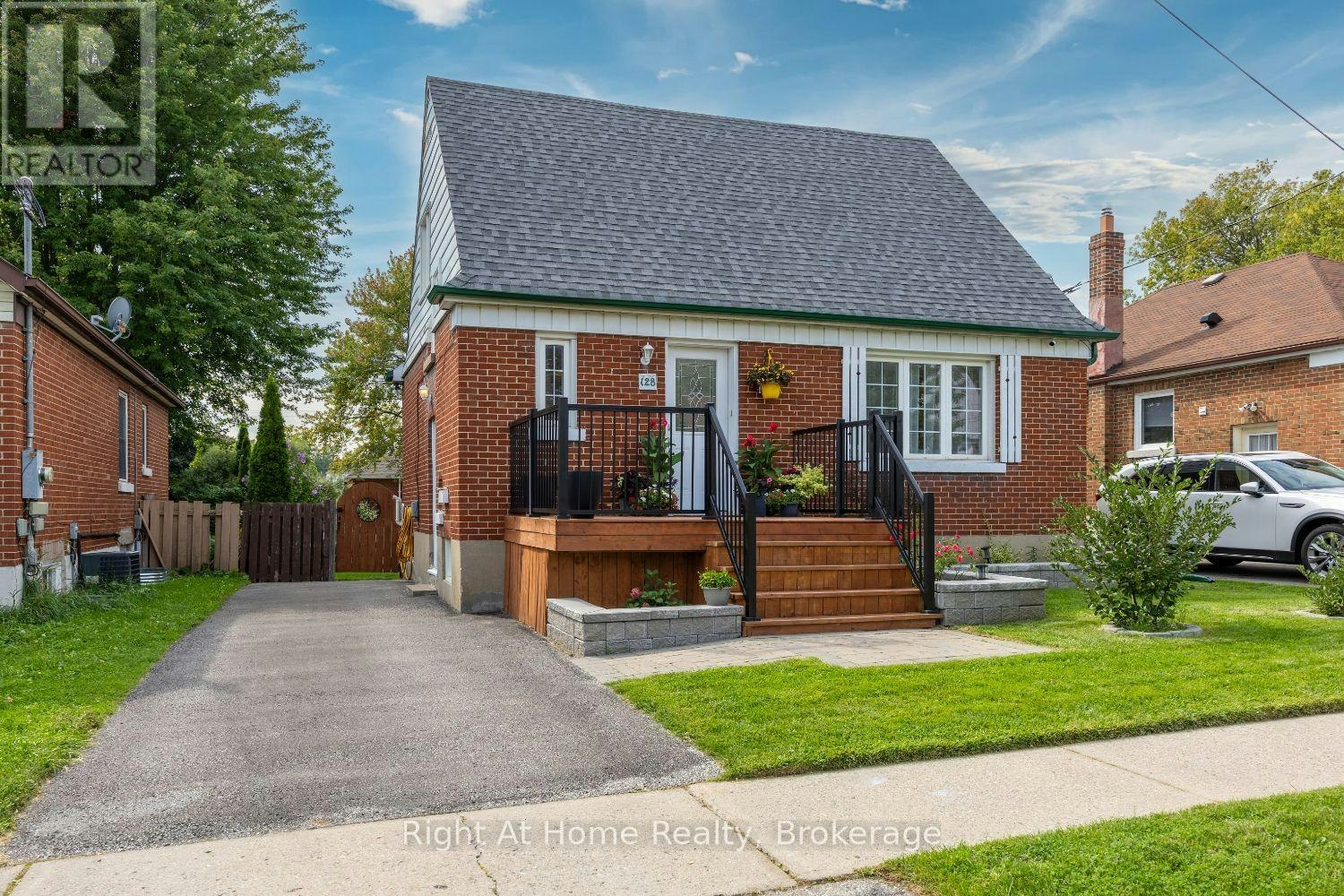 128 Lasalle Avenue, Oshawa, ON, L1H 5Y5