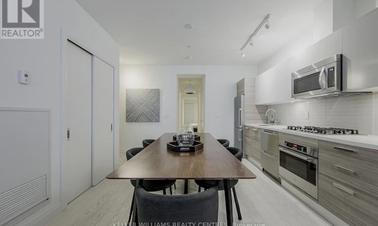 501-224 King West Street Street W