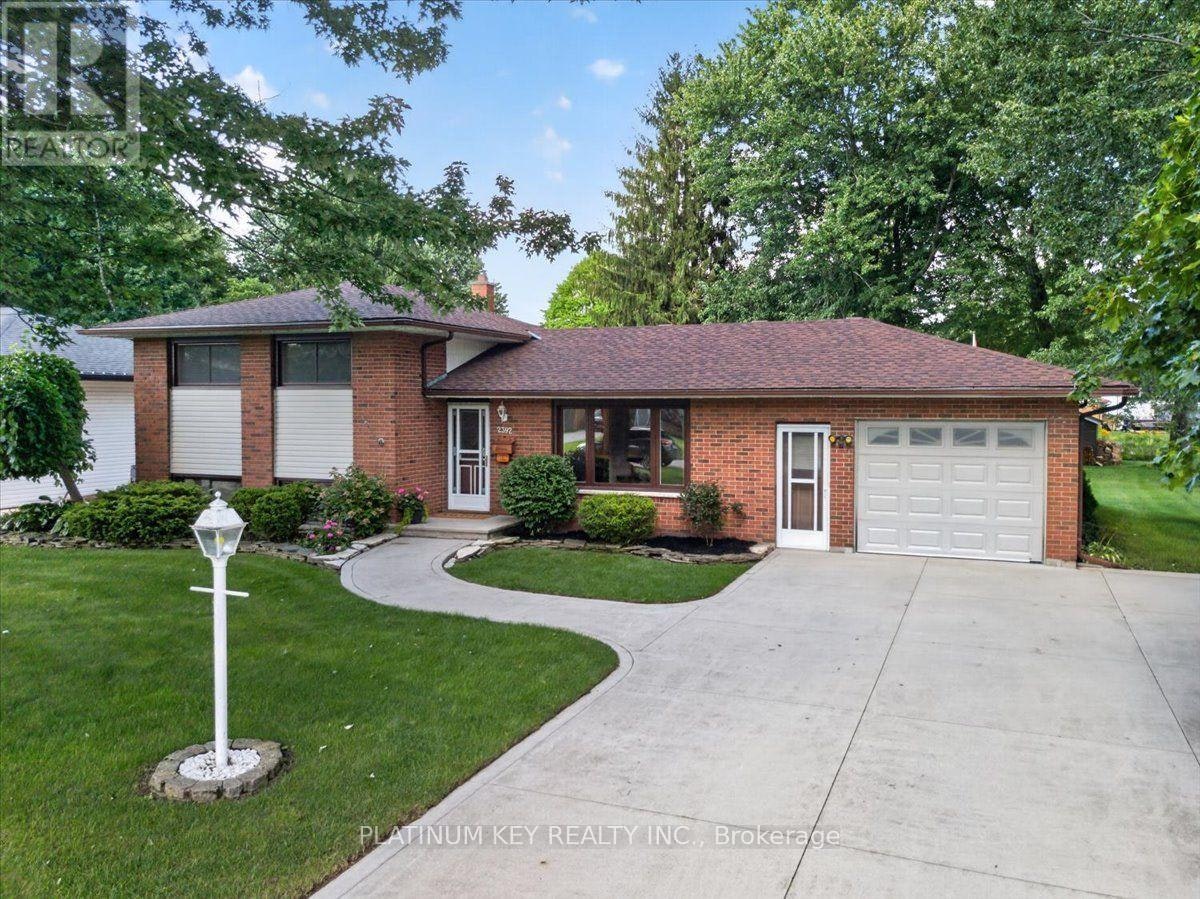 2392 London Street, Strathroy, ON, N0L 1W0