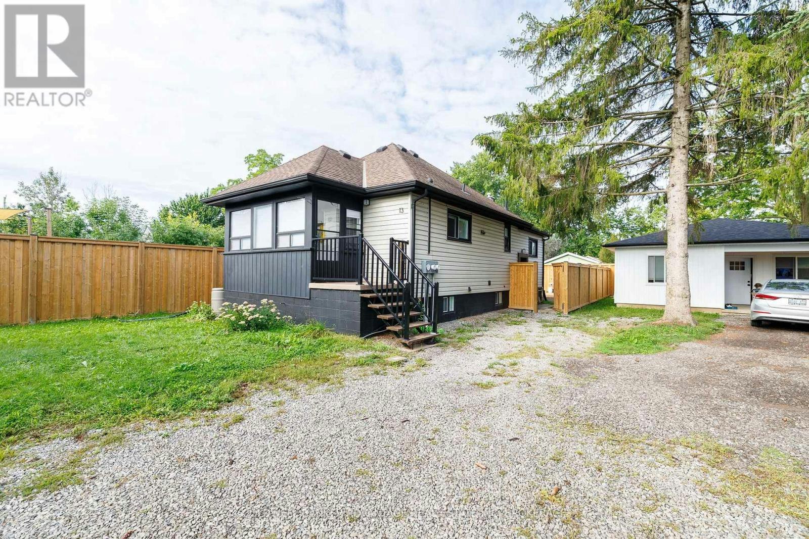 13 Duncan Street W, Welland, ON, L3B 2C5