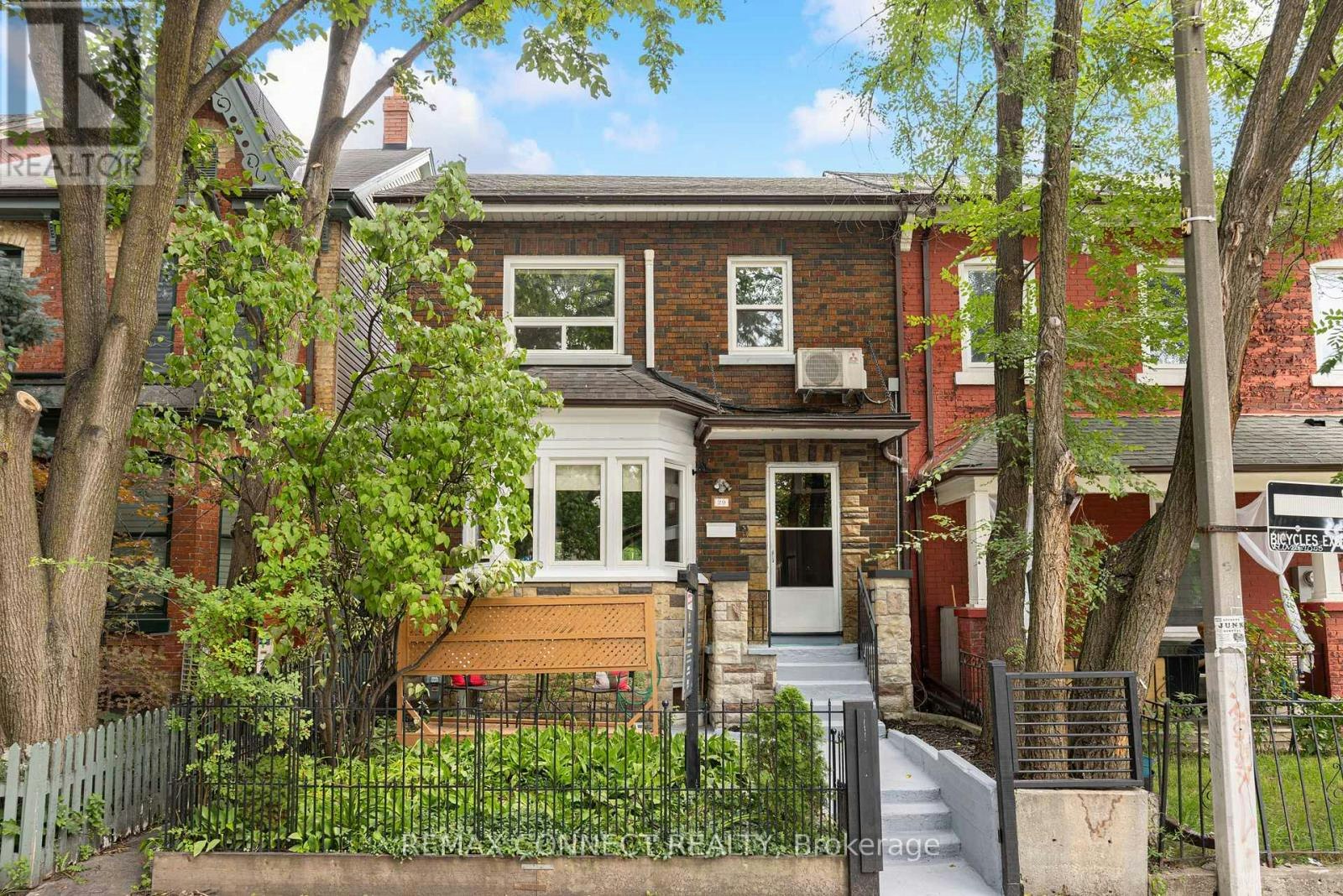 29 Denison Avenue, Toronto, ON, M5T 2M6
