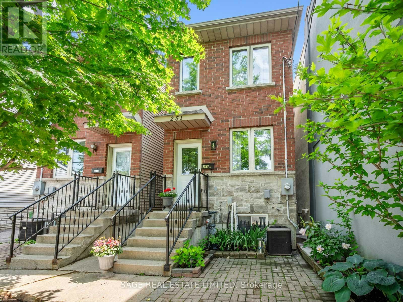 251A Chisholm Avenue, Toronto, ON, M4C 4W5