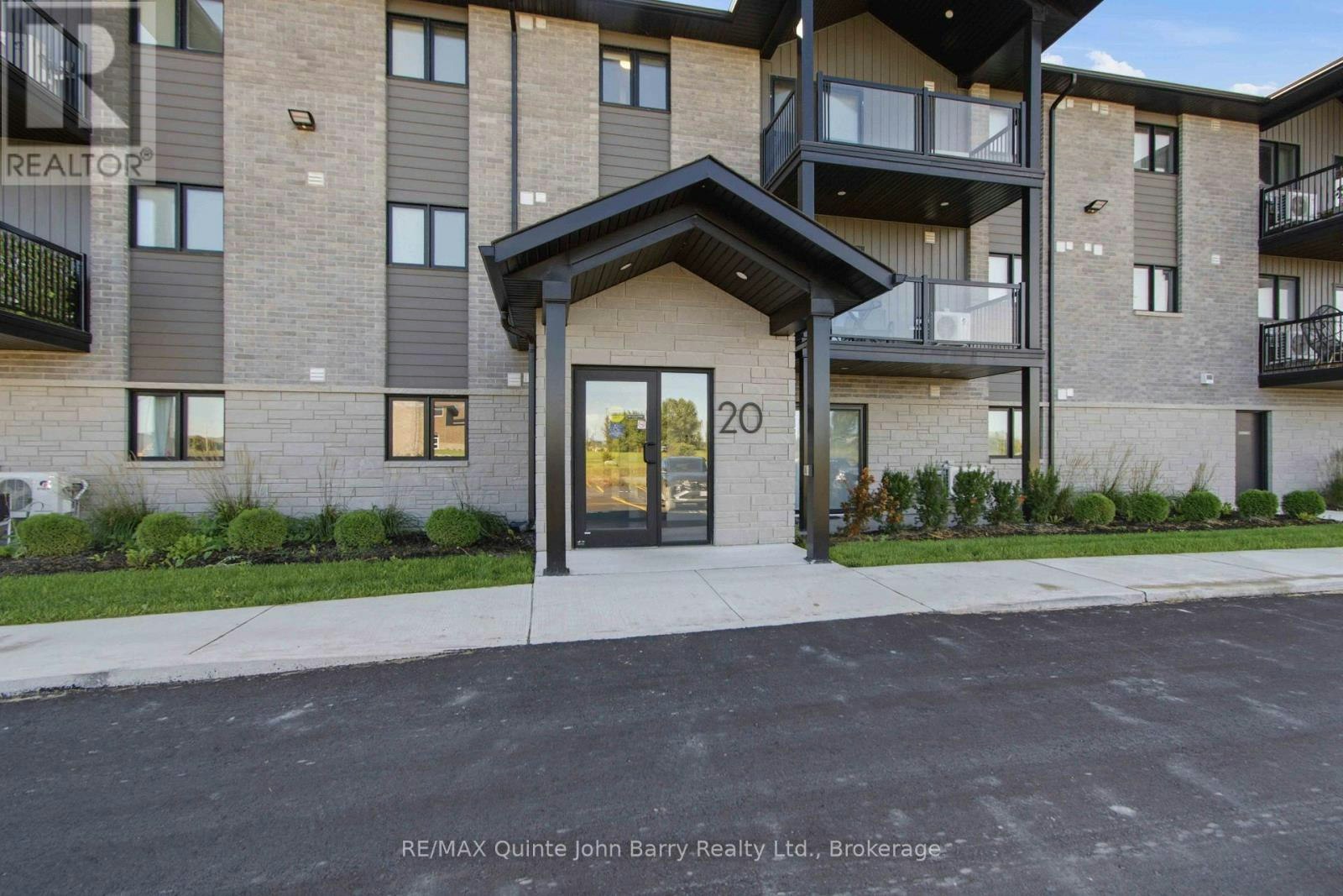 302-20 Hillside Meadow Drive, Quinte West, ON, K8V 0J7