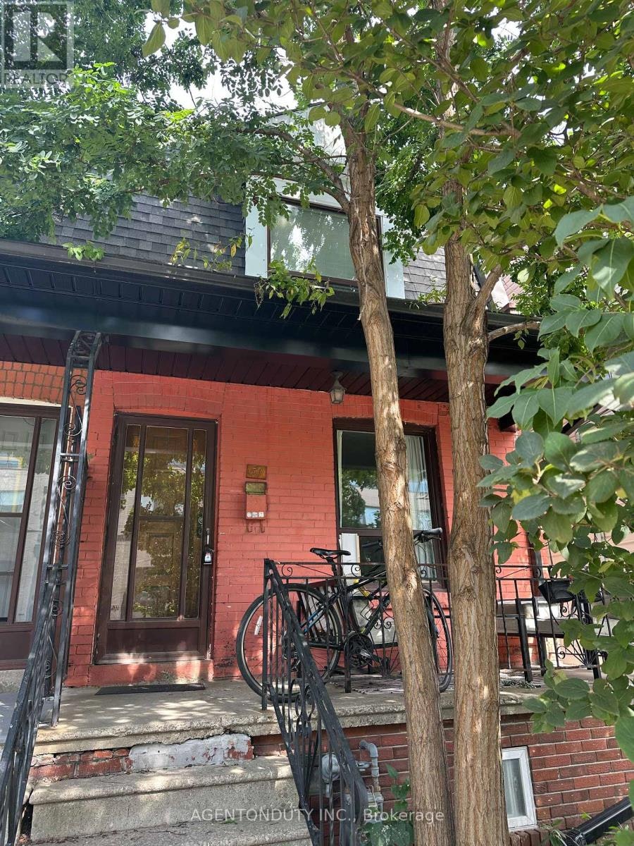 51 Perth Avenue, Toronto, ON, M6R 2C1