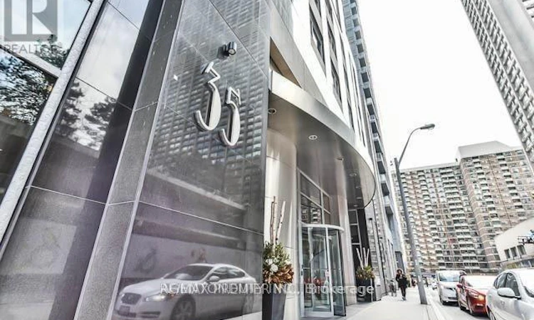 1009-35 Balmuto Street