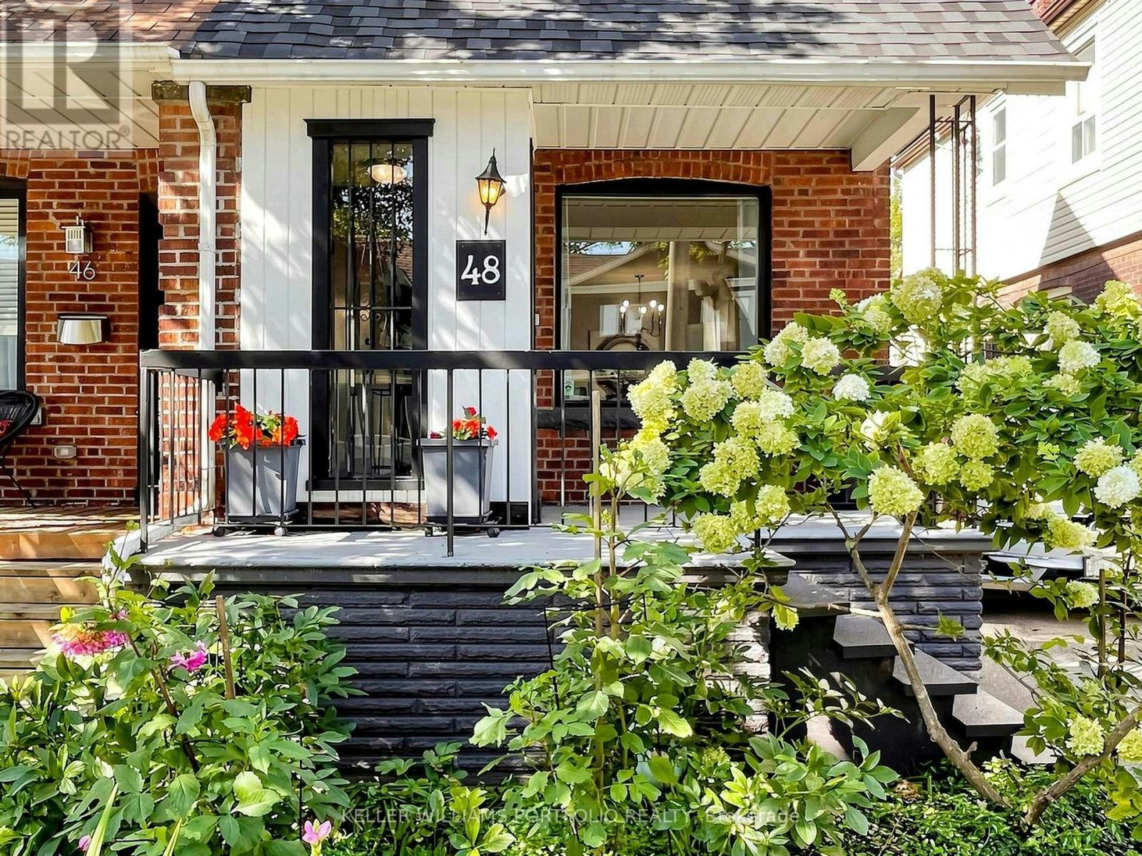 48 Hiltz Avenue, Toronto, ON, M4L 2N5