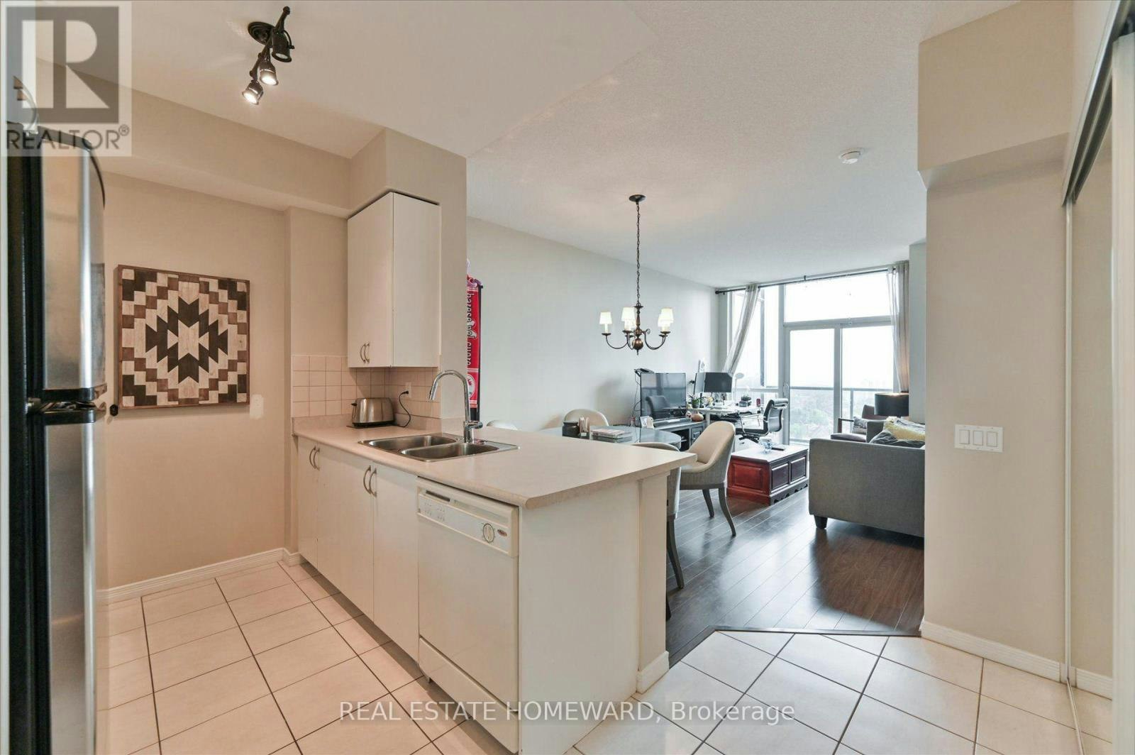 1911-60 Heintzman Street, Toronto, ON, M6P 5A1 - 5