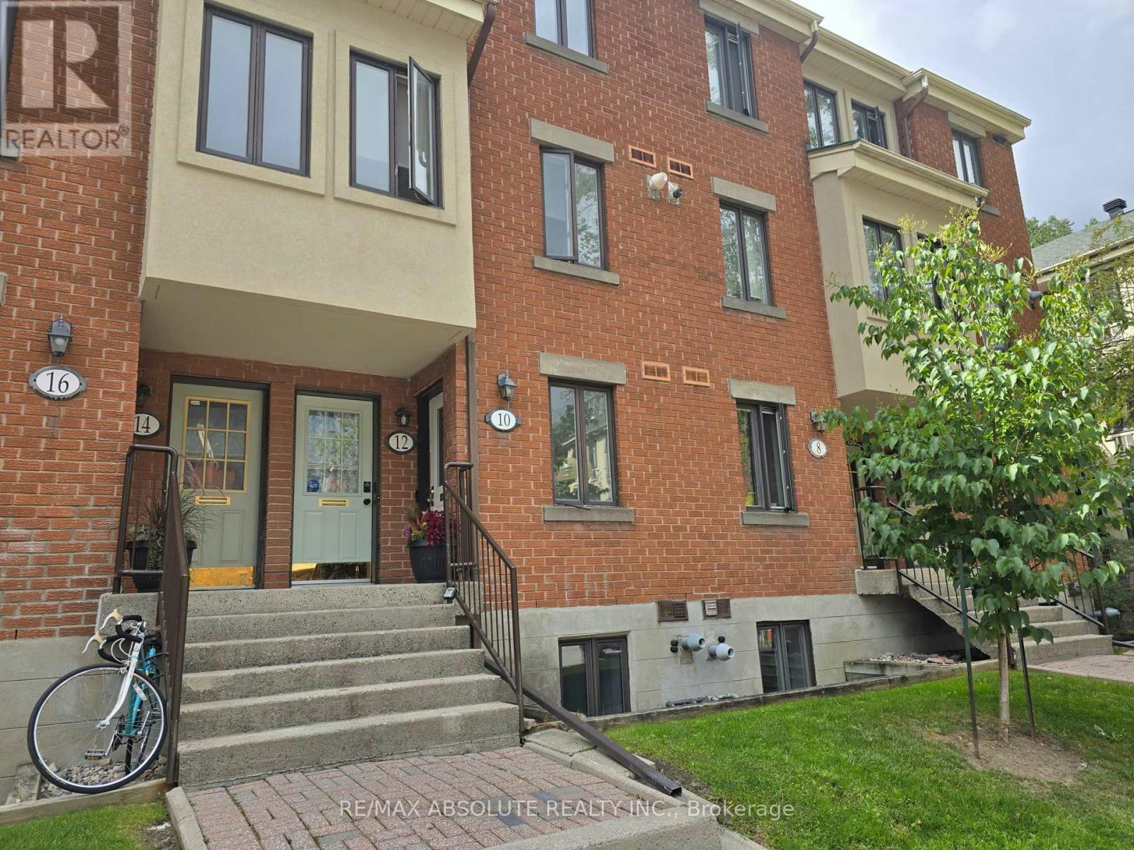 10 Crispin Private, Ottawa, ON, K1K 4H5