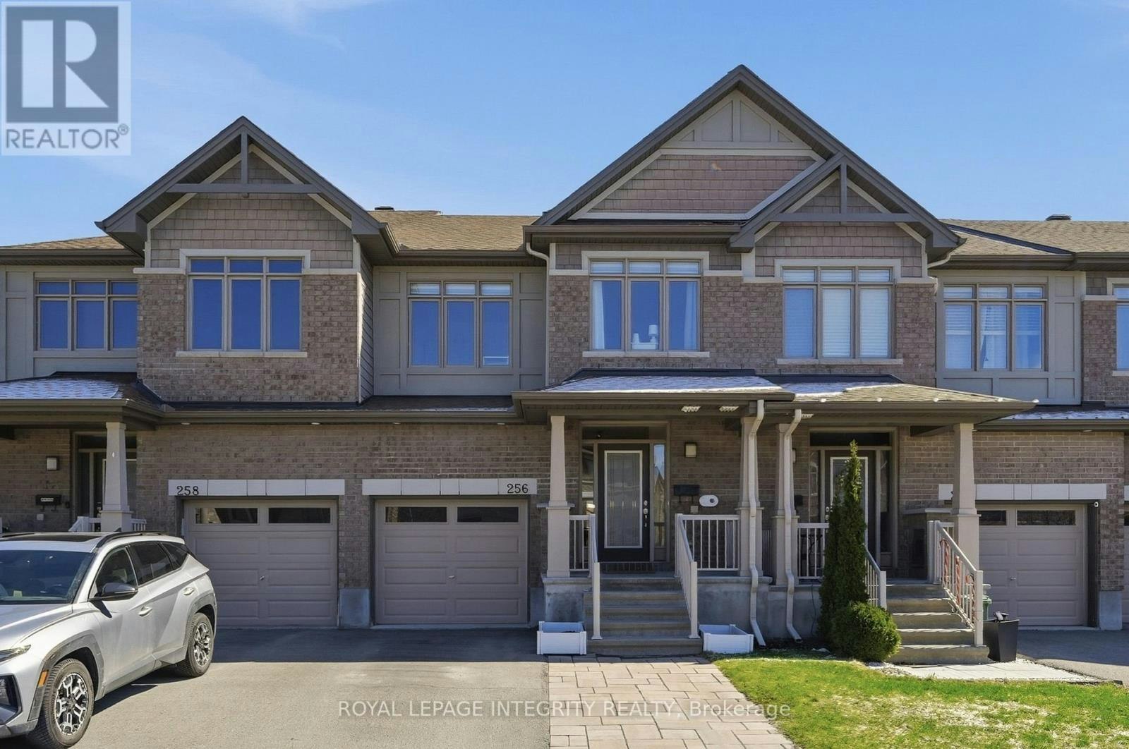 256 Gossamer Street, Ottawa, ON, K1W 0B2