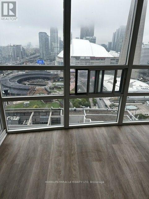 3212-30 Grand Trunk Crescent, Toronto, ON, M5J 3A4 - 2