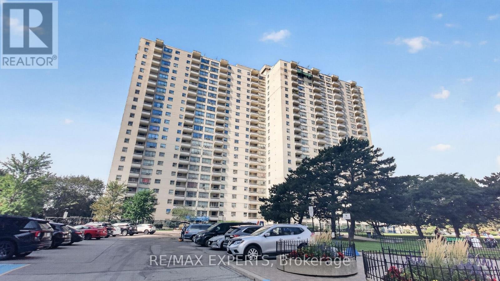1703-390 Dixon Road, Toronto, ON, M9R 1T4