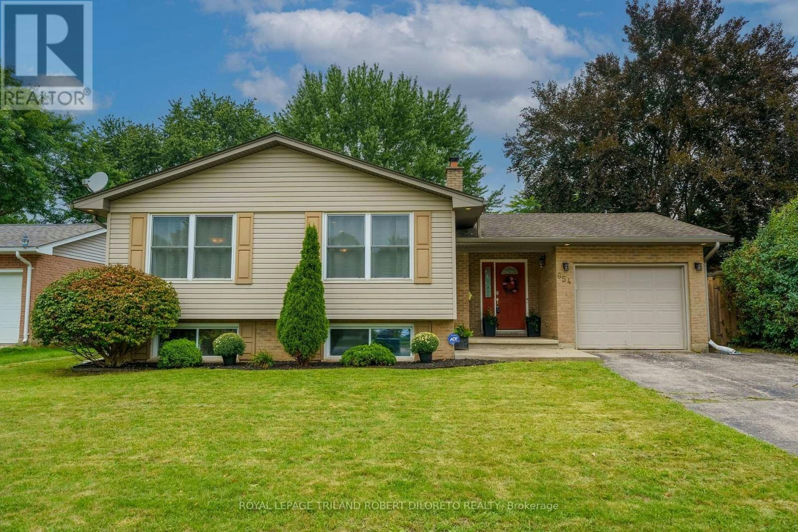 654 Grenfell Drive, London, ON, N5X 2N2
