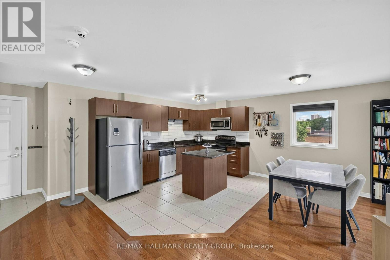 401-646 Cummings Avenue, Ottawa, ON, K1K 2K6