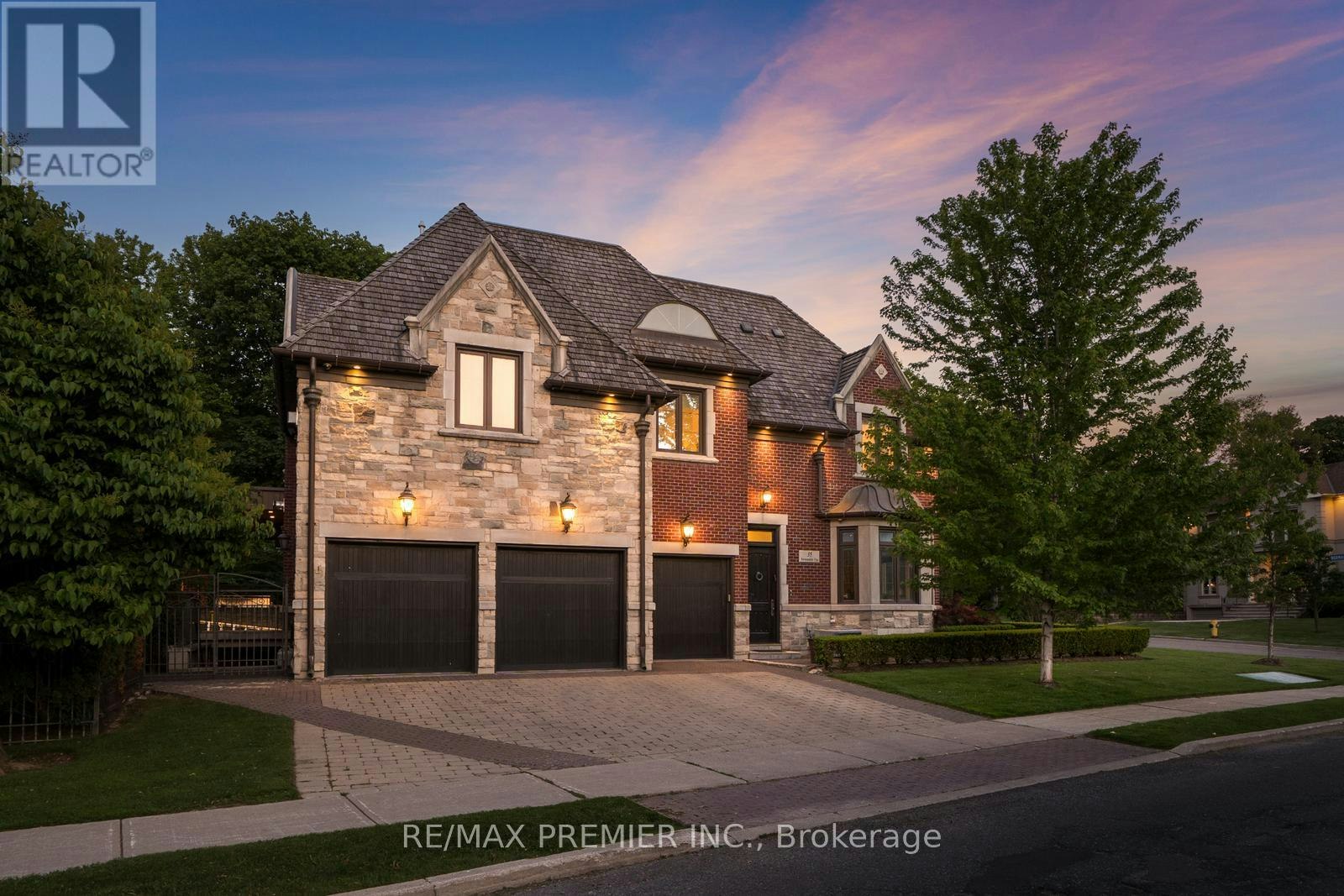 35 Normandale Crescent, Toronto, ON, M2P 1M7
