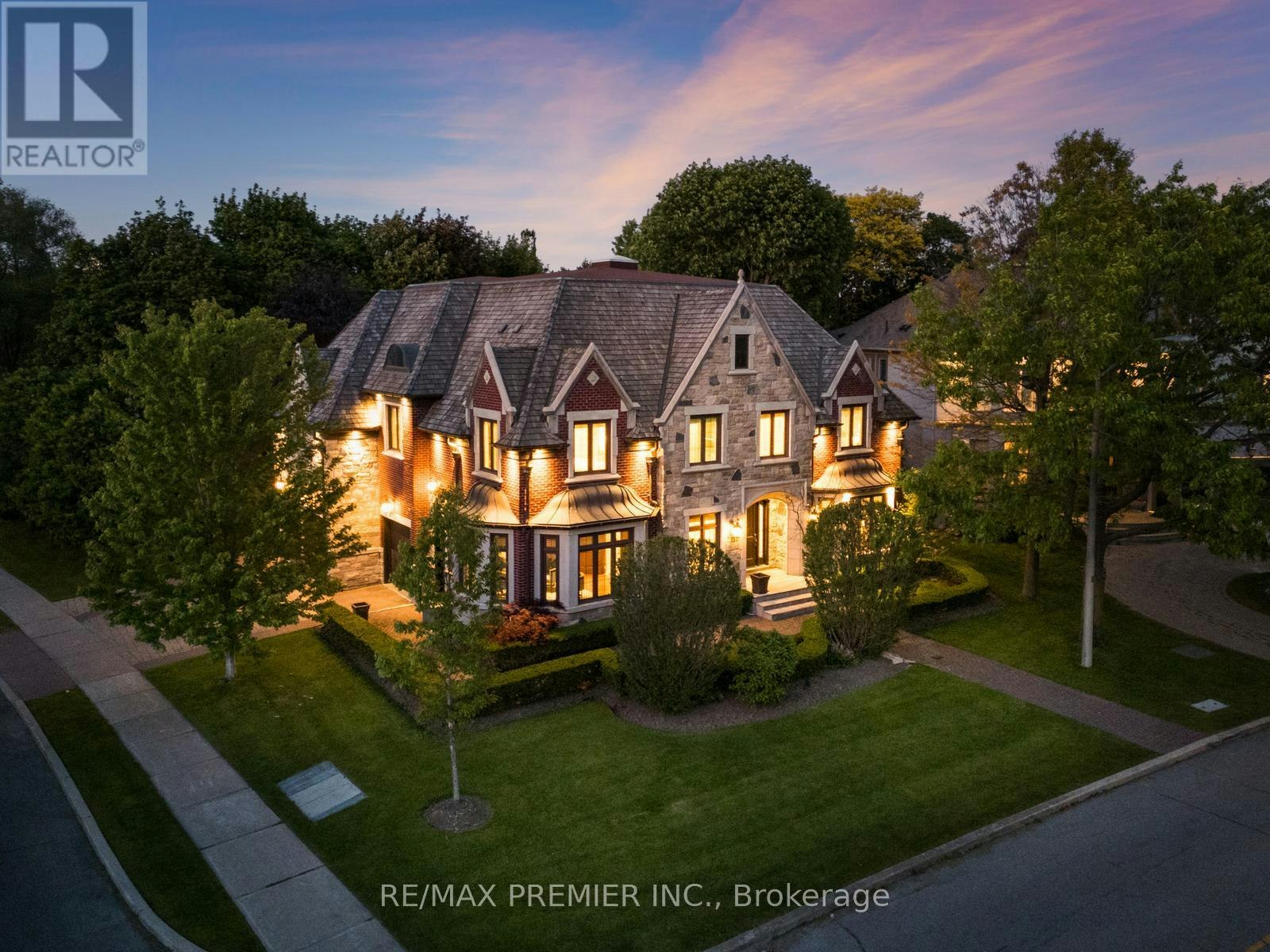35 Normandale Crescent, Toronto, ON, M2P 1M7