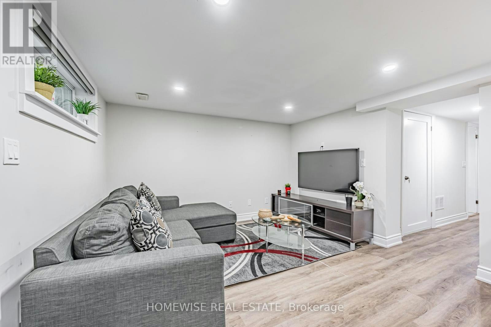 LOWER-68 Fairleigh Crescent, Toronto, ON, M6C 3R9 - 3