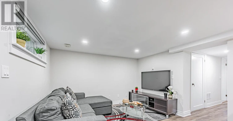 LOWER-68 Fairleigh Crescent, Toronto, ON, M6C 3R9 - 3