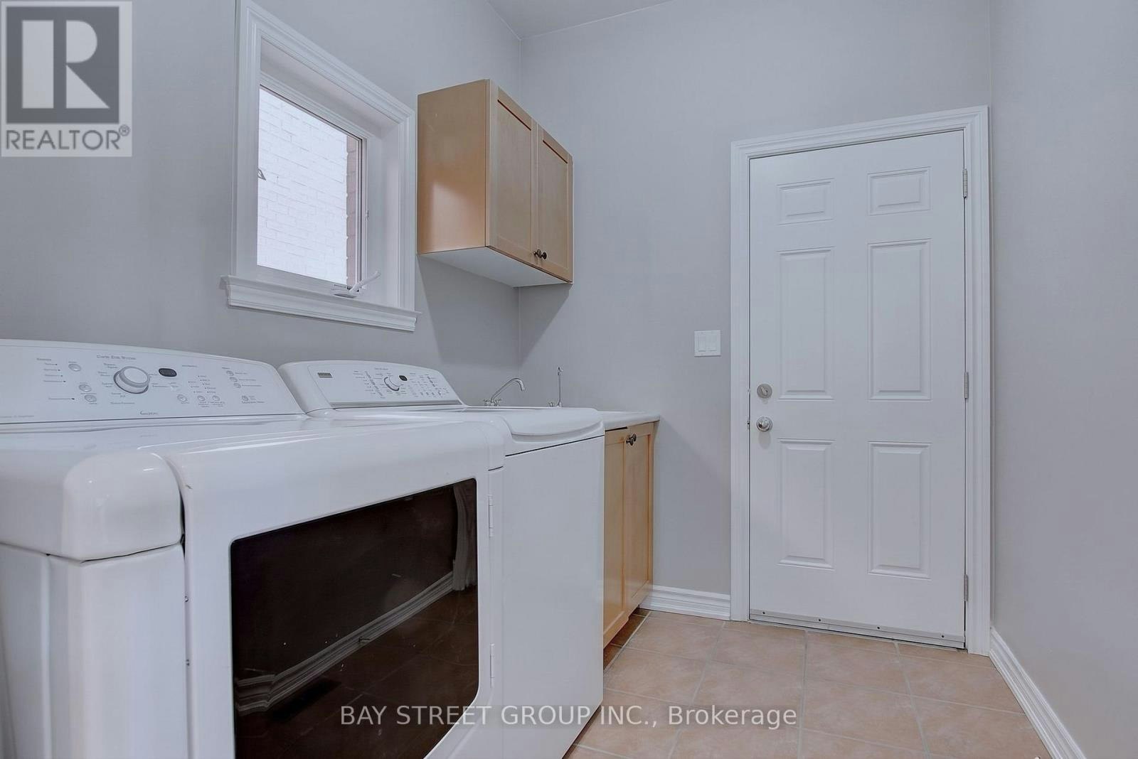 23 Eagle Peak Drive, Richmond Hill, ON, L4S 2W3 - 4