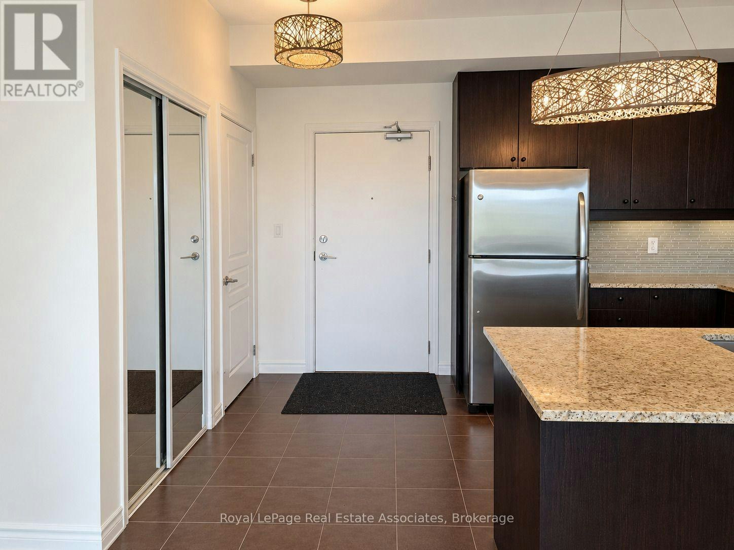 327-570 Lolita Gardens, Mississauga, ON, L5A 0A1 - 2