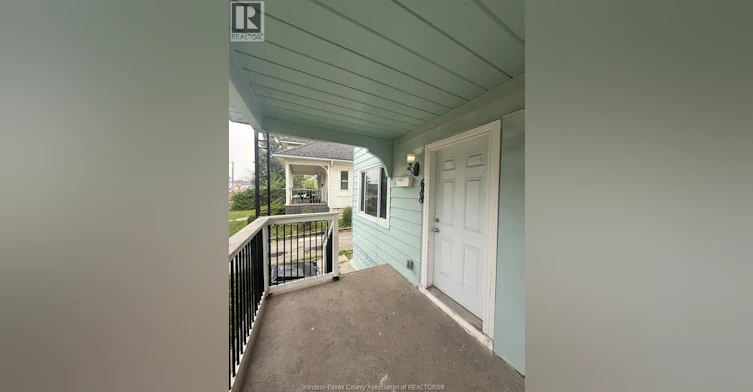 688 Campbell, Windsor, ON, N9B 2H7