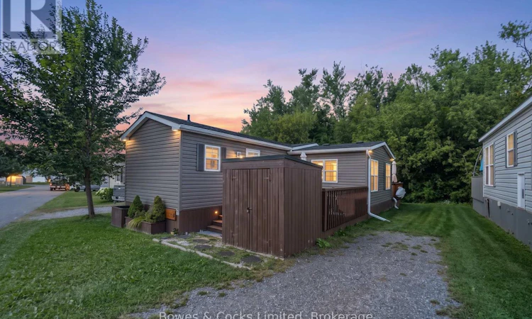15 The Point 1235 Villiers Dr Line