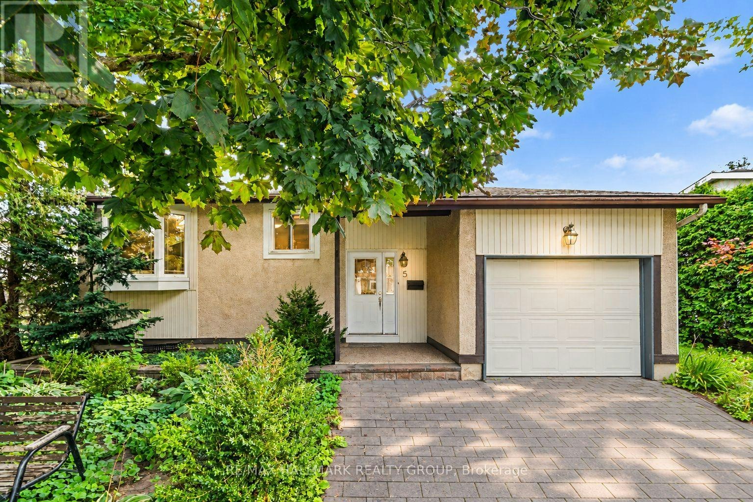 5 Lansfield Way, Ottawa, ON, K2G 3V7