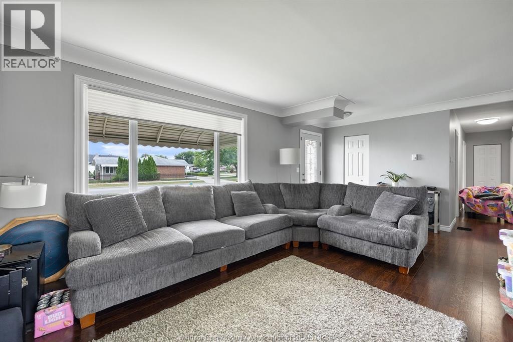399 St. Peter Street, Lakeshore, ON, N8L 0N3 - 2