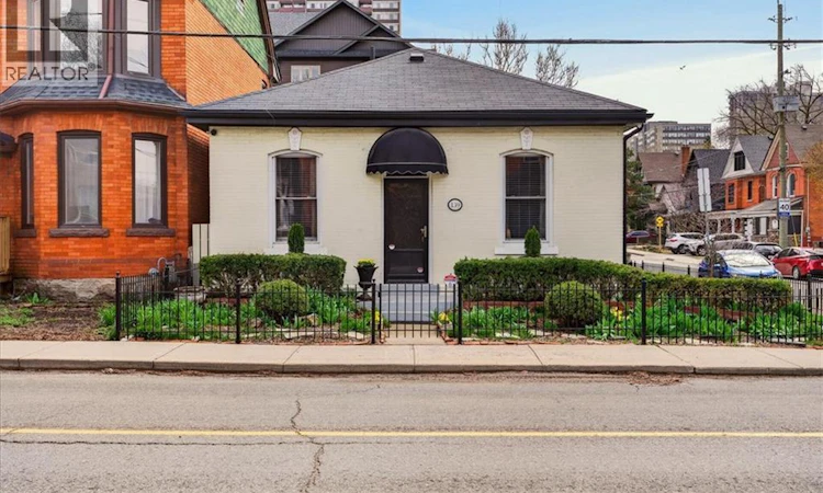 139 Queen Street S