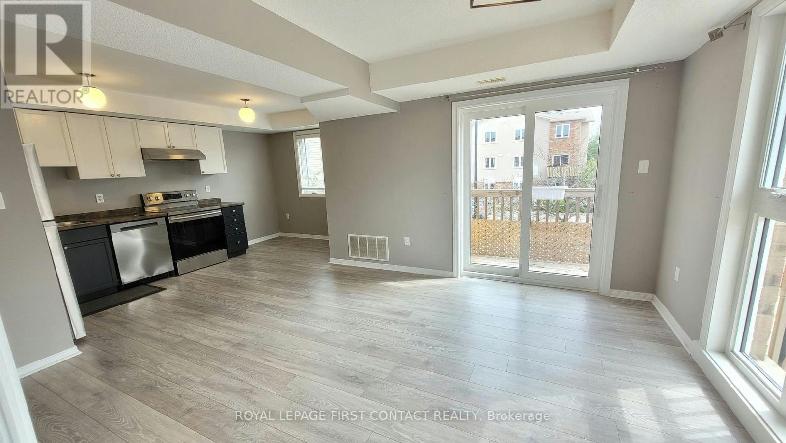 6-17 Cheltenham Road, Barrie, ON, L4M 0E7 4