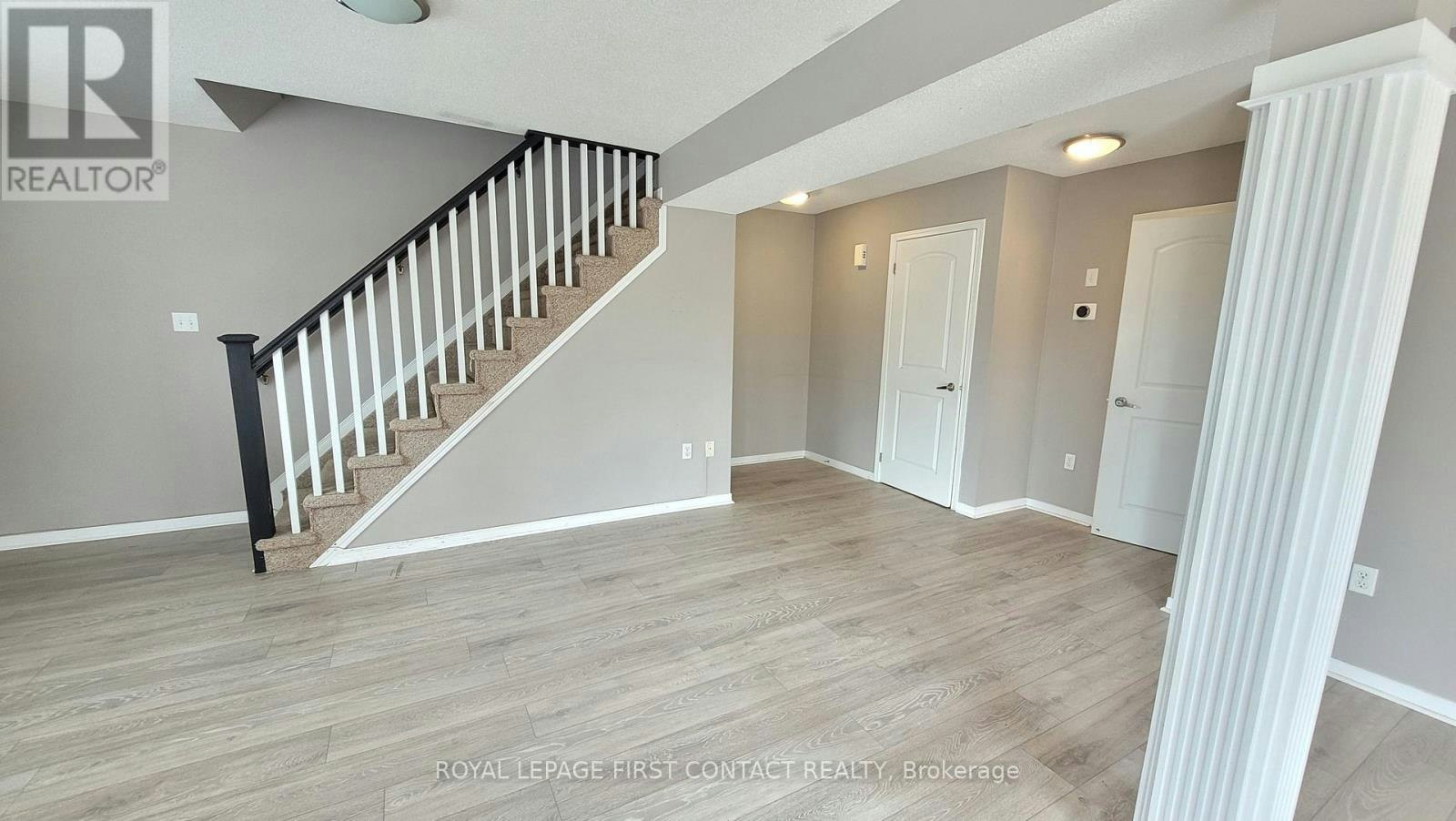 6-17 Cheltenham Road, Barrie, ON, L4M 0E7 3
