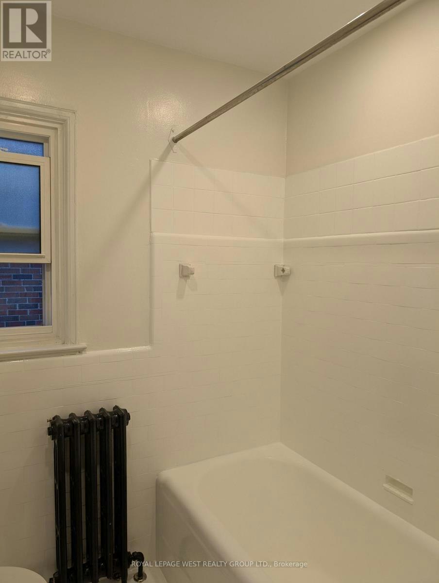 6-27 Mossom Road, Toronto, ON, M6S 1L9 - 11