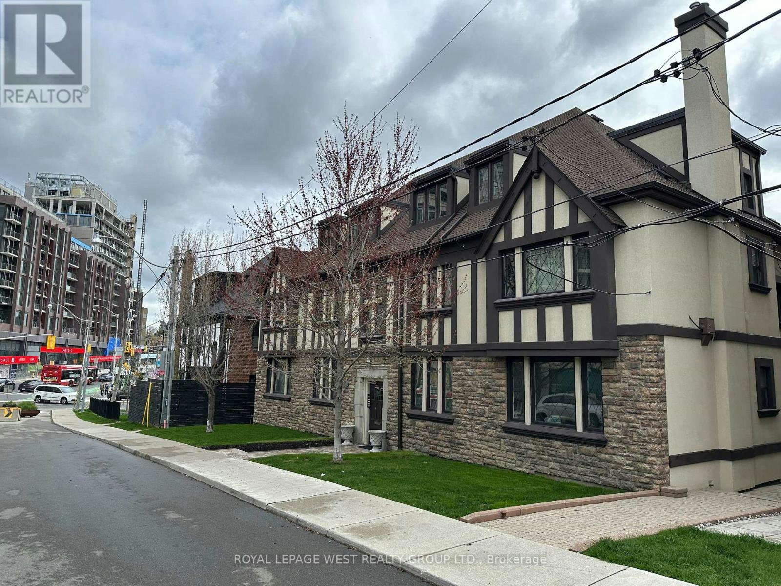 6-27 Mossom Road, Toronto, ON, M6S 1L9