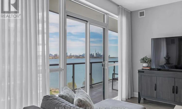 901-110 Marine Parade Drive