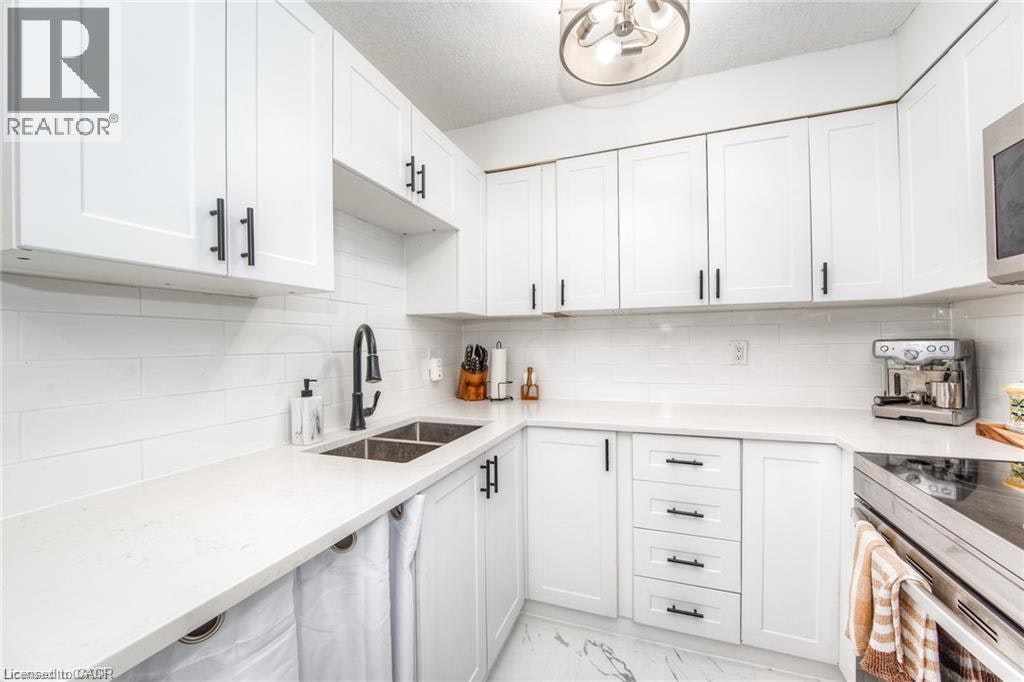 402-225 Harvard Place, Waterloo, ON, N2J 4H4