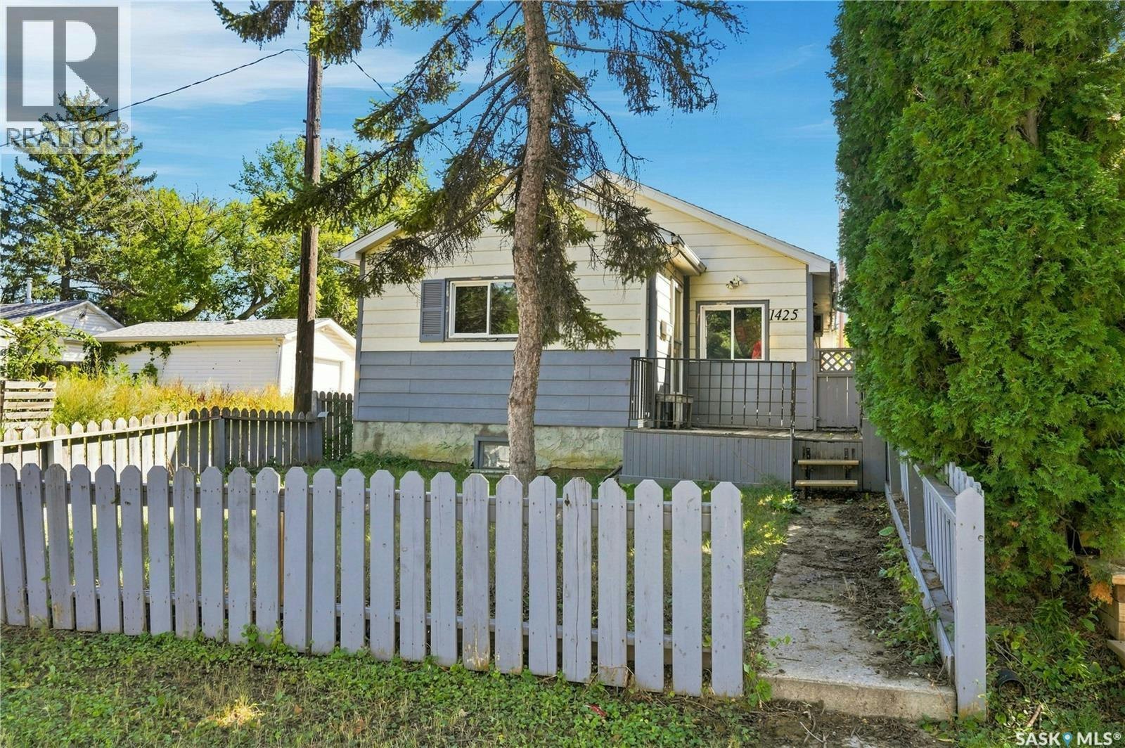 1425 Mcintosh Street, Regina, SK, S4T 5C4