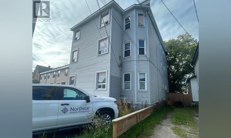 427-429 Wellington Street E