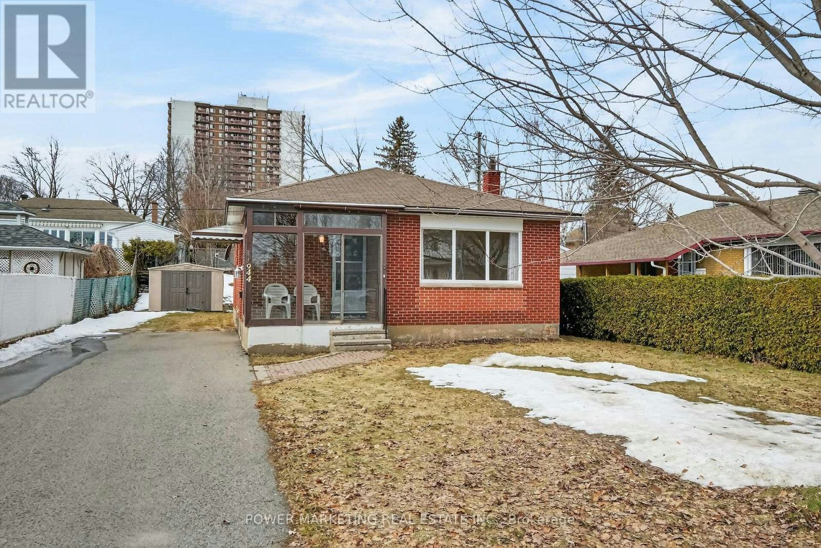 944 Eve Street, Ottawa, ON, K1K 3R4