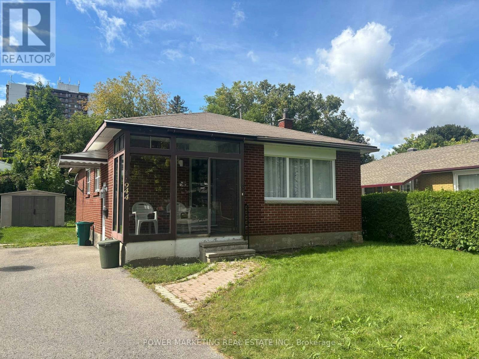 944 Eve Street, Ottawa, ON, K1K 3R4