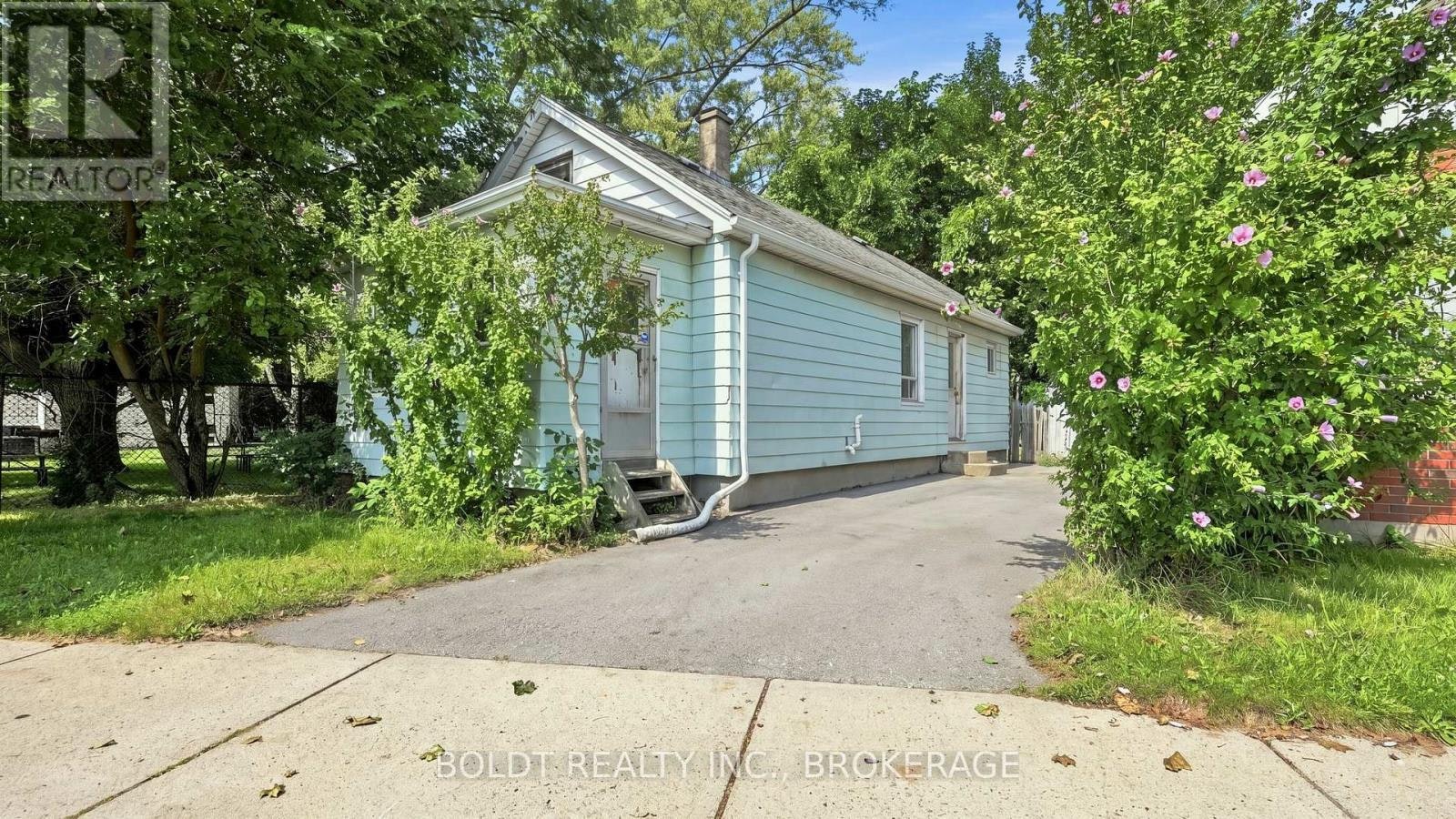 53 Carlton Street, St. Catharines, ON, L2R 1P7