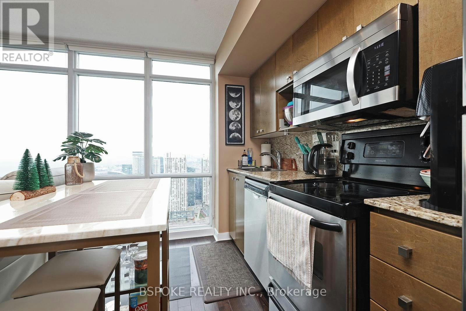 5016-11 Brunel Court, Toronto, ON, M5V 3Y3 - 5