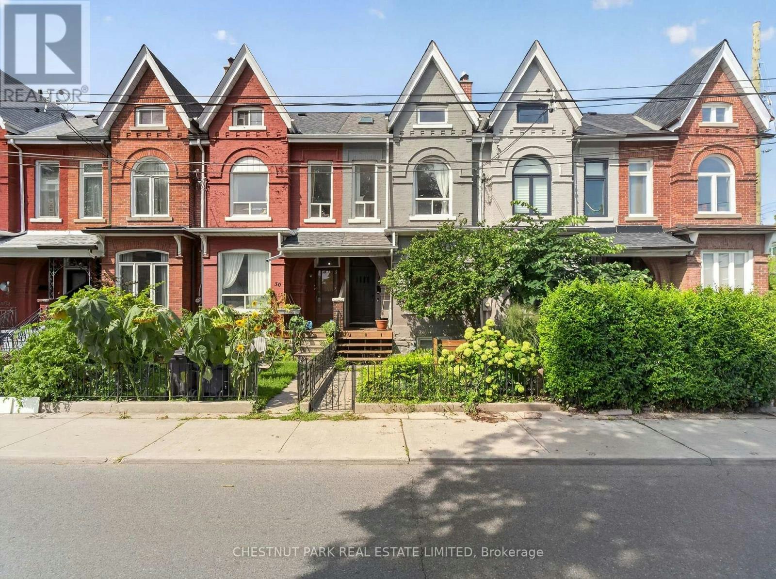 28 Robinson Street, Toronto, ON, M6J 1L2
