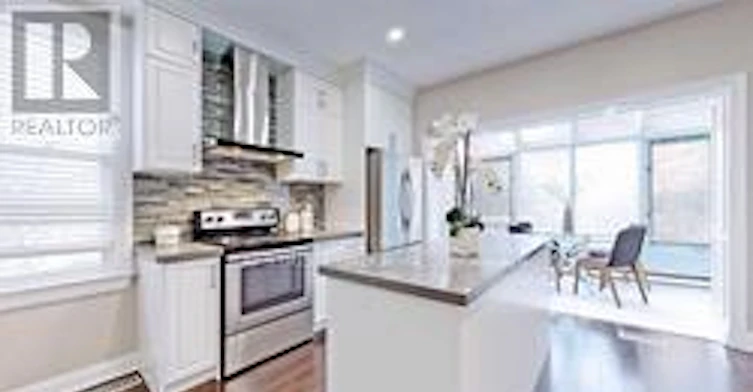 20 Bowood Avenue, Toronto, ON, M4N 1Y4 - 13