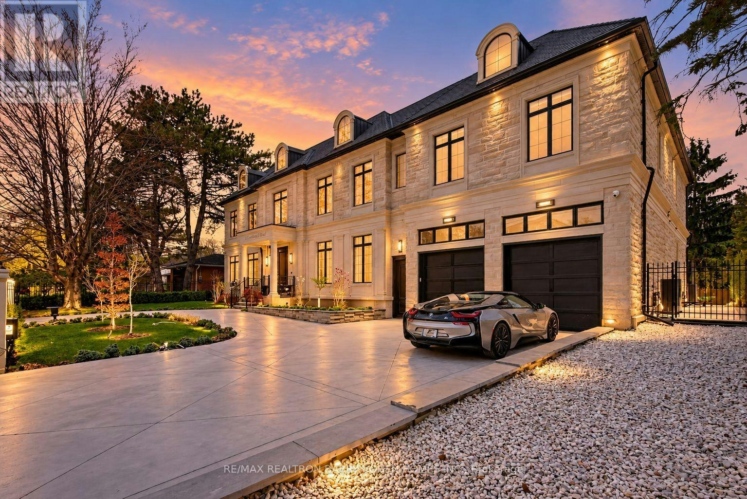 23 Sandfield Road, Toronto, ON, M3B 2B5