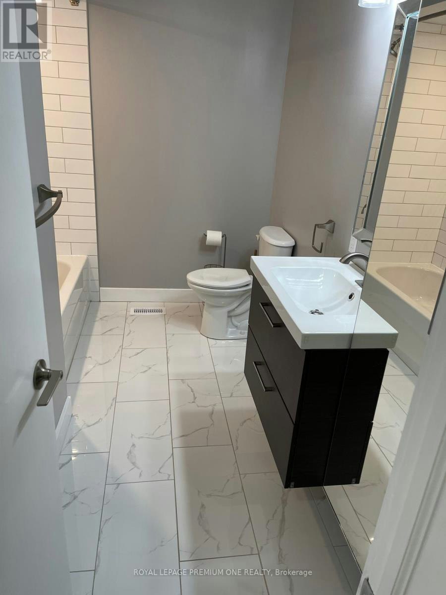 MAIN-106 Trowell Avenue, Toronto, ON, M6M 1L7 - 4