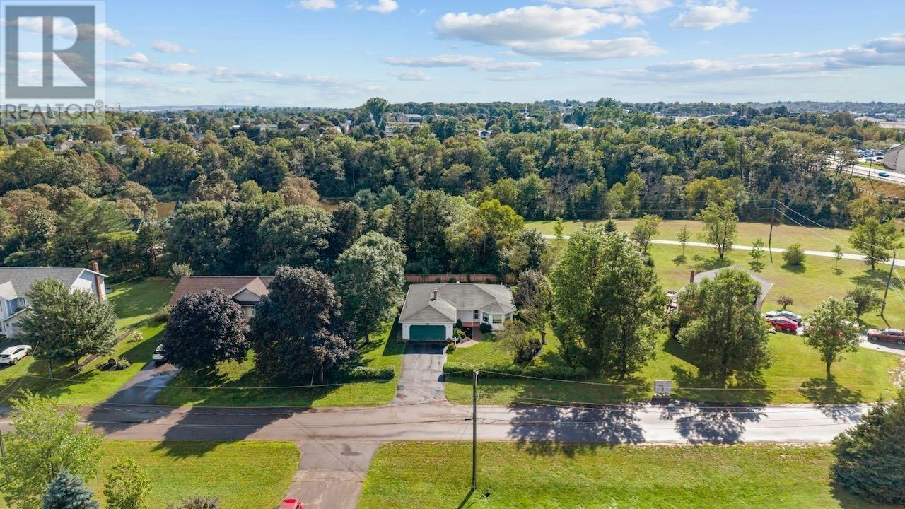 15 Oakland Drive, Charlottetown, PE, C1C 1M9