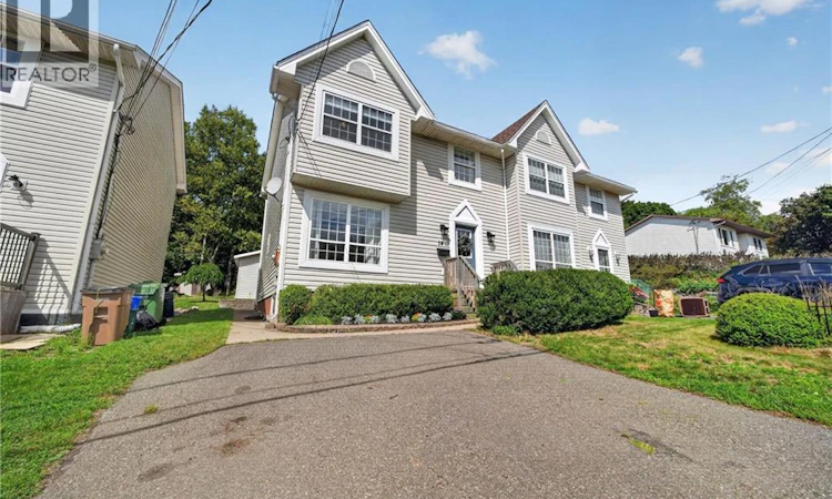 16 Parkwood Avenue