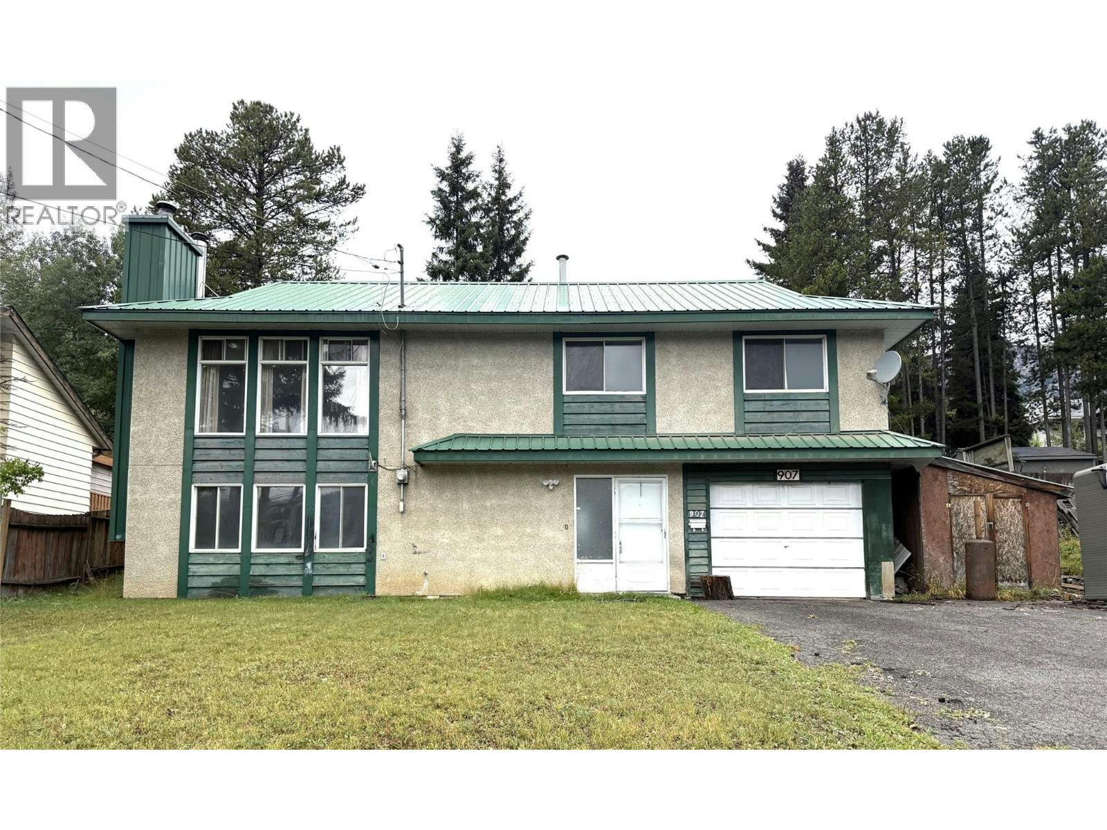 907 Alpine Way, Elkford, BC, V0B 1H0