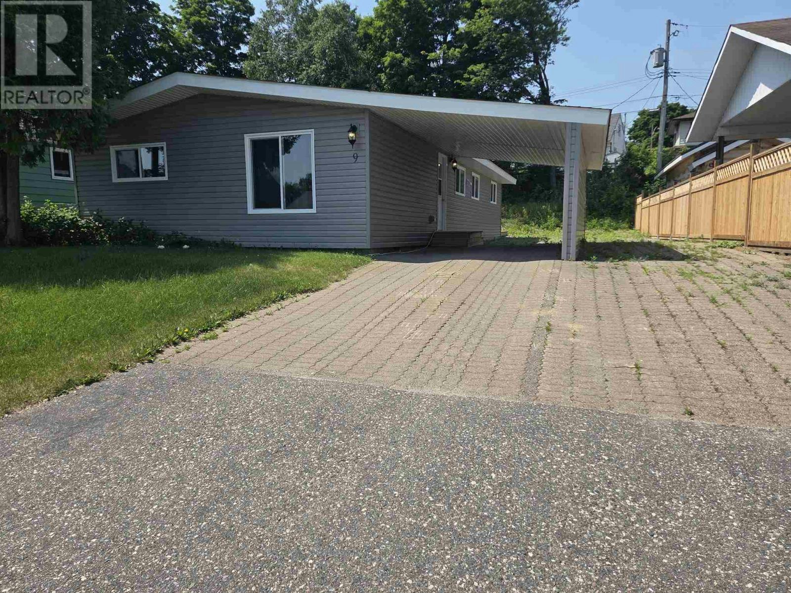 9 Central Avenue, Elliot Lake, ON, P5A 2E8
