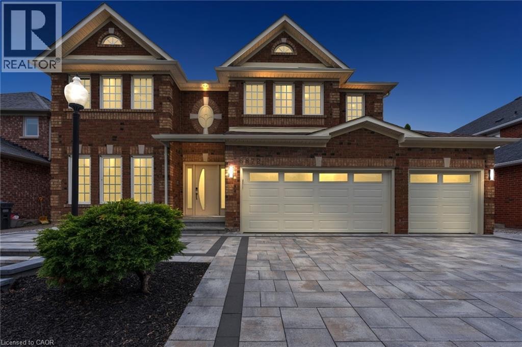 6872 Round Leaf Court, Mississauga, ON, L5N 6X6